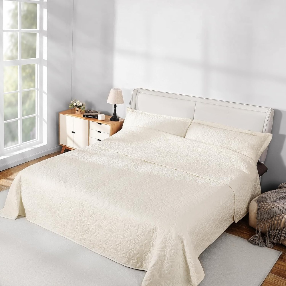 image:imageVEVOR Queen Quilt Set 3Piece Lightweight Comforter Microfiber Queen Size Bedding Set Beige Bedspreads with 1 Quilt and 2 Pillow Shams Lightweight Bedspread Coverlet Bedding Set for All SeasonCotton