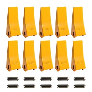 VEVOR Excavator Bucket Teeth with Pins, 7 Pack 684447 Bucket Tooth Set Fits 5/8-in Buckets Edge, Heavy Duty 7.34 in Bolt on Digging Buckets Teeth Replacement for Skid Steer & Mini Excavator(10 pack)