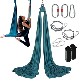 VEVOR Aerial Silk & Yoga Swing, Aerial Yoga Hammock Kit with 100gsm Nylon Fabric, Full Rigging Hardware & Easy Set-up Guide, Antigravity Flying for All Levels Fitness Bodybuilding(Green)