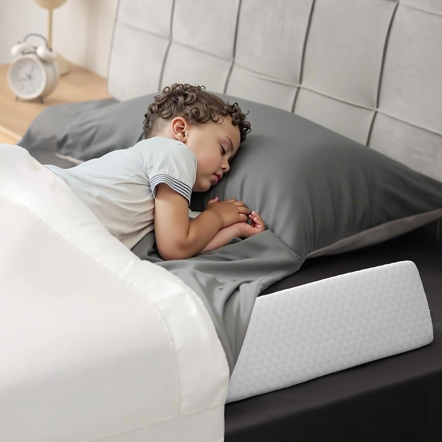 image:imageVEVOR Toddlers Bed Bumper 56inch NonSlip Bed Rail Bumper HighRebound Foam Bedrail Guard for Toddlers with MachineWashable Cover for Twin Full Queen amp King Beds Lightweight and TravelFriendlyHighRebound Foam