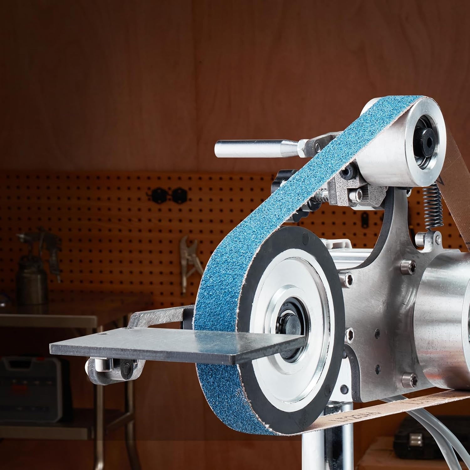 image:imageVEVOR 1500W 2HP Belt Sander Grinder 2 x 82 Variable Speed Belt Grinder for Metalworking 3 in 1 Belt Sander Polisher with 3 Grinding Moulds amp Flat Platen Tool Rest for Knife Making301 in5500RPM