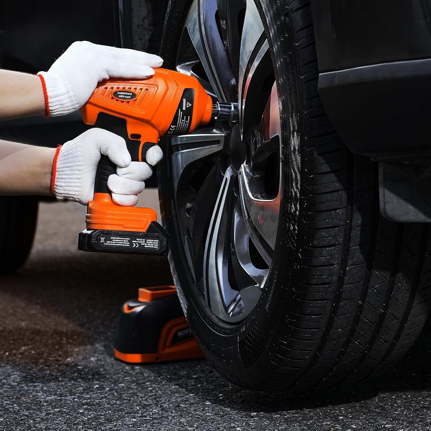 image:imageVEVOR Electric Car Jack Cordless Remote Control 5 Tons 11000 lbs Electric Hydraulic Jack Kit 18V Battery with Electric Impact Wrench Tire Change Replacement with LED Light Portable Car Jack5T Cordless Remote Update Battery2