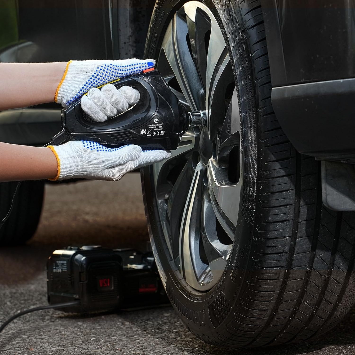 image:imageVEVOR Electric Car Jack Cordless Remote Control 5 Tons 11000 lbs Electric Hydraulic Jack Kit 18V Battery with Electric Impact Wrench Tire Change Replacement with LED Light Portable Car Jack5T with WrenchExtended Rod