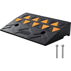 VEVOR Rubber Curb Ramp 4.25″ Rise Height, 11.8″ Width 19.7″ Length Driveway Ramp for Curb, 15T Heavy Duty for Forklifts, Trucks, Buses, Cars, Wheelchairs, Bikes(4.25″ H x 19.7″ L)