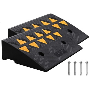 VEVOR Rubber Curb Ramp 5″ Rise Height 2 Pack, Heavy-Duty 33069 lbs/15 T Capacity Threshold Ramps, Rubber Driveway Ramps for Cars, Carts, Dollies, Motorcycle, Bikes, Wheelchairs(5″ H)