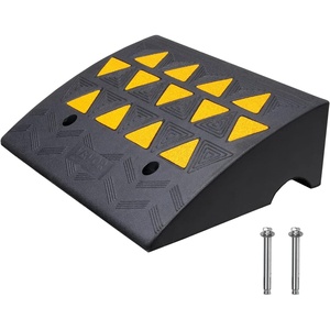 VEVOR Rubber Curb Ramp 6” Rise Height Sidewalk Threshold Ramp, 14.6” Width 19.3” Length Driveway Ramp 33069 lbs Load Capacity for Curb for Forklifts, Trucks, Buses, Cars, Wheelchairs, Bike(6″ H x 19.3‘’ L)
